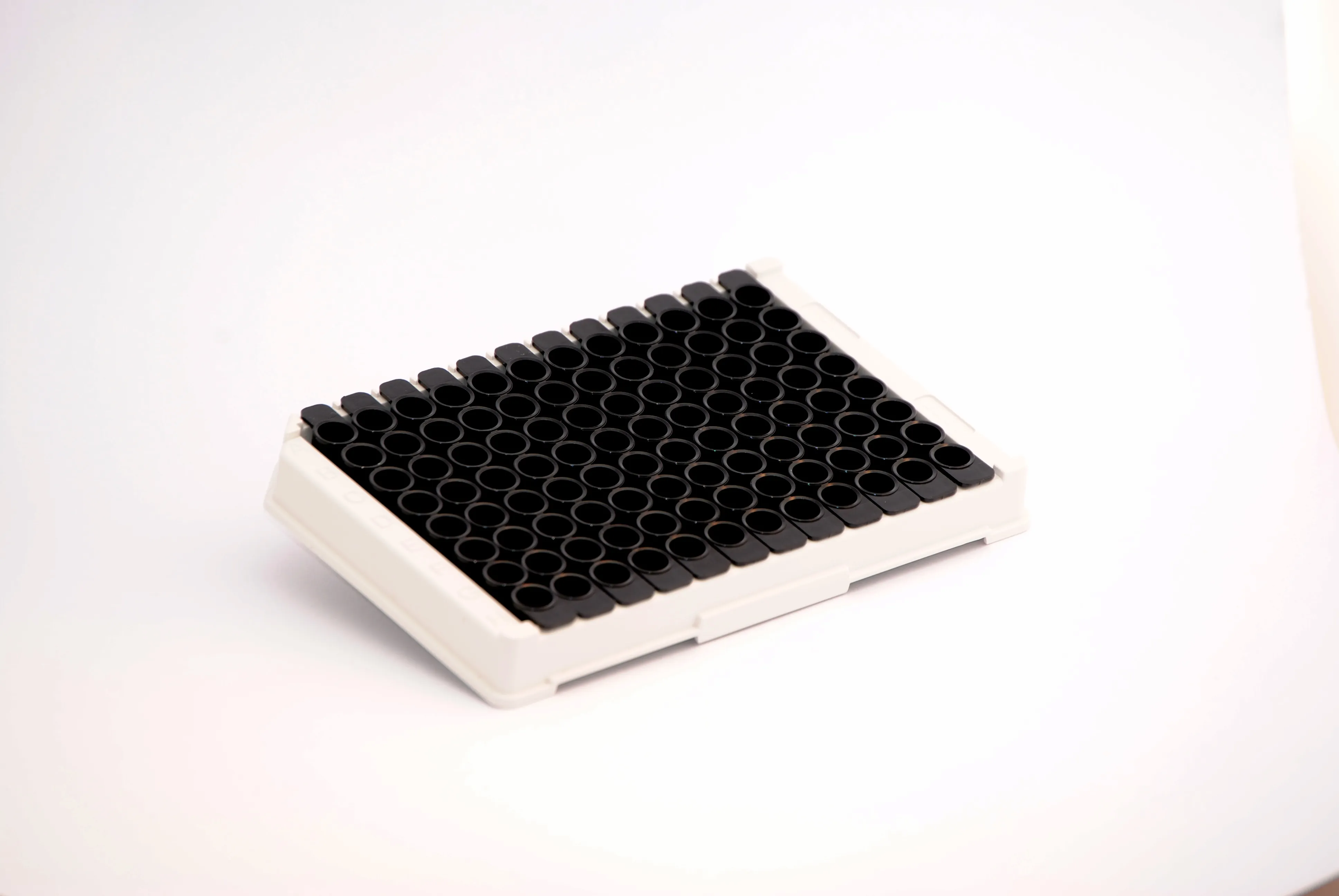 Amine Treated - 96 well plates - 8 Well Breakable Strips on single well holding frame - Black PS - image 1