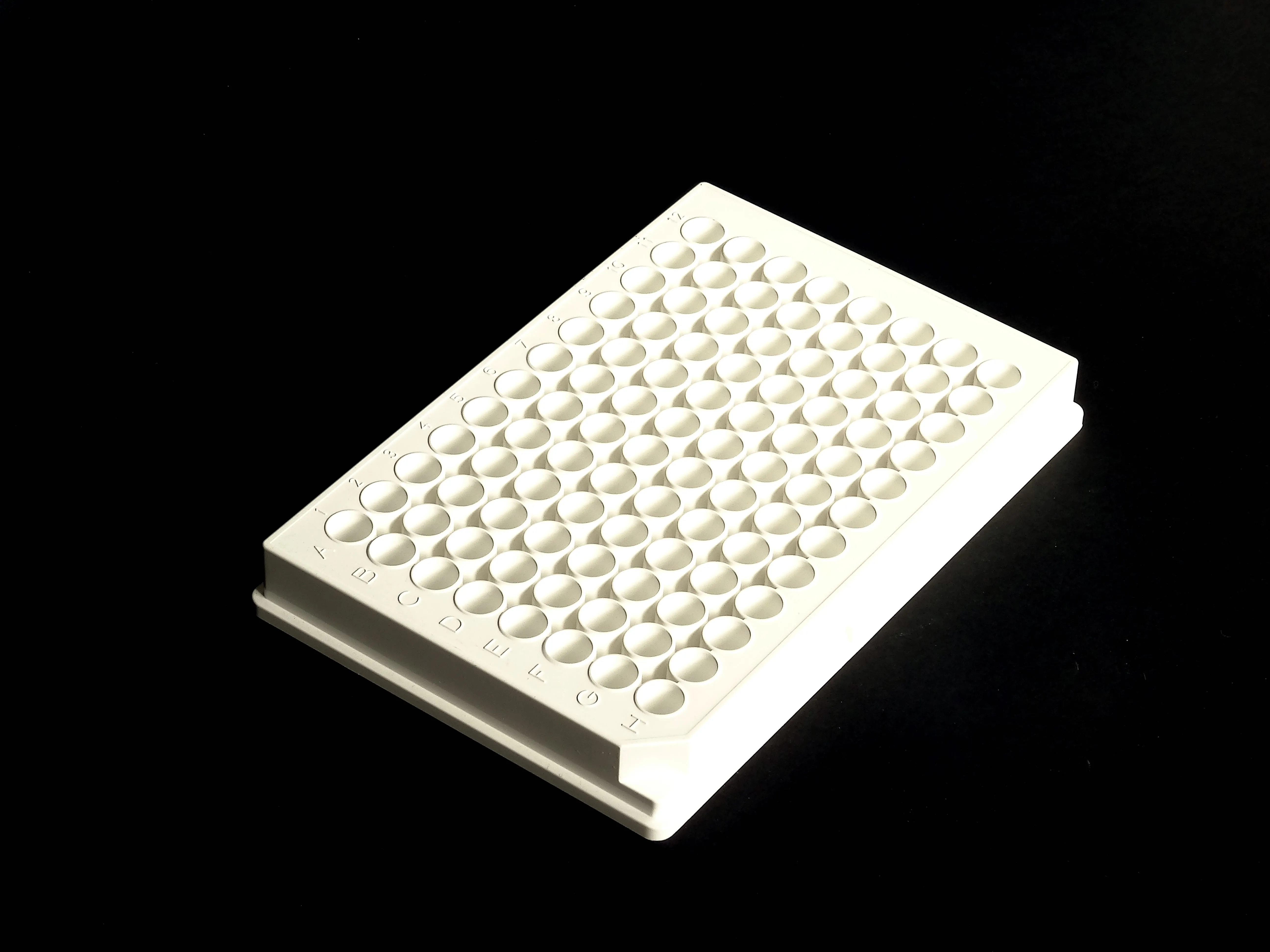 Amine Treated - 96 well Solid plates - White PS - image 1