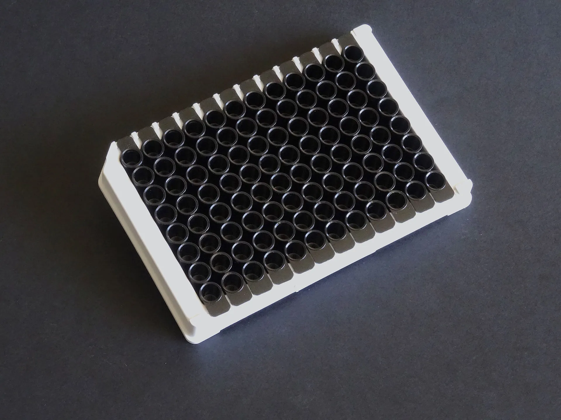 Amine Treated - 96 well plates - 8 Well Strips on 12 x 8 frame - Black PS - image 1