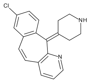 8-Chloro-11-(piperidin-4-ylidene)-11H-benzo[5,6]cyclohepta[1,2-b]pyridine - image 1